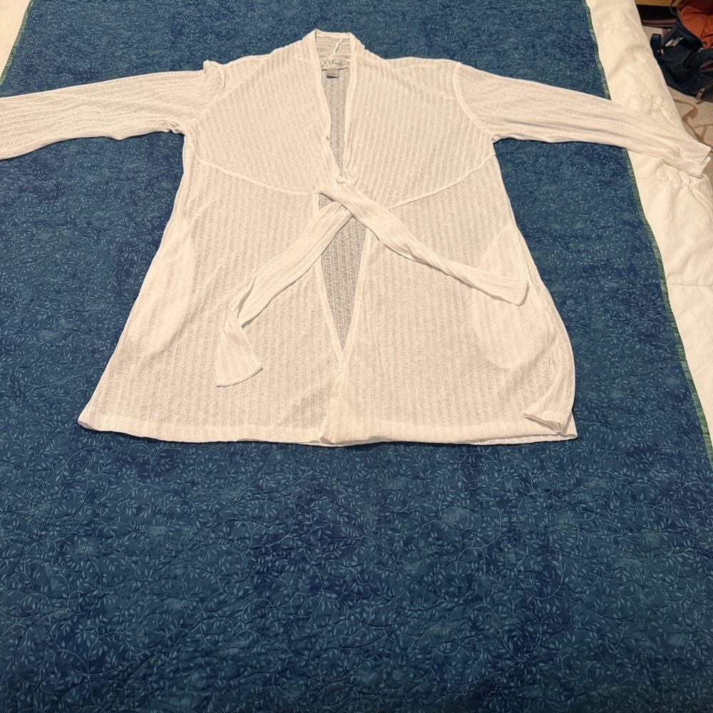 J. Valdi Beach or Bath Robe, Size M, has pockets.